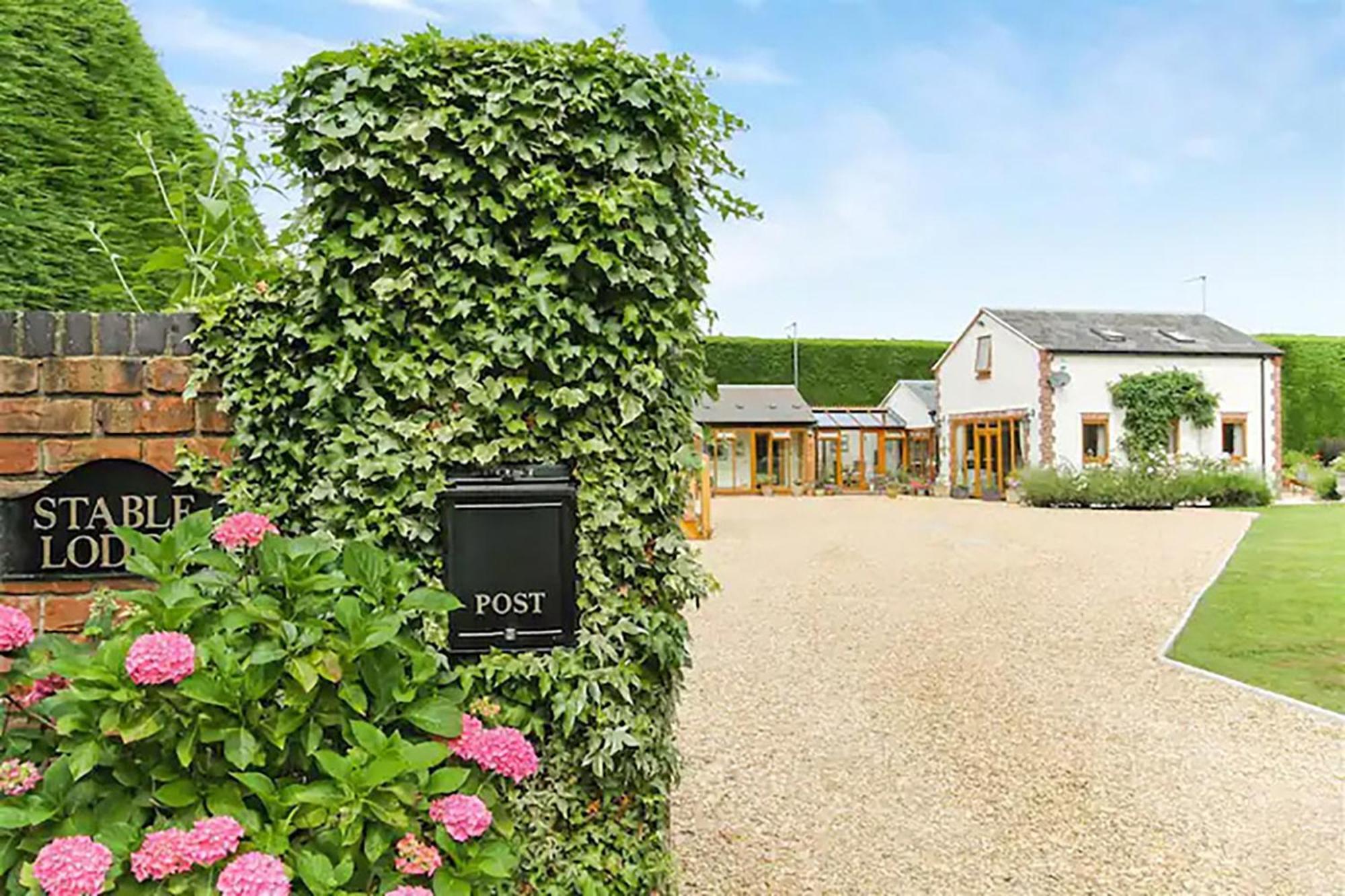 Stable Lodge - Boutique Bed & Breakfast Shurdington Bagian luar foto