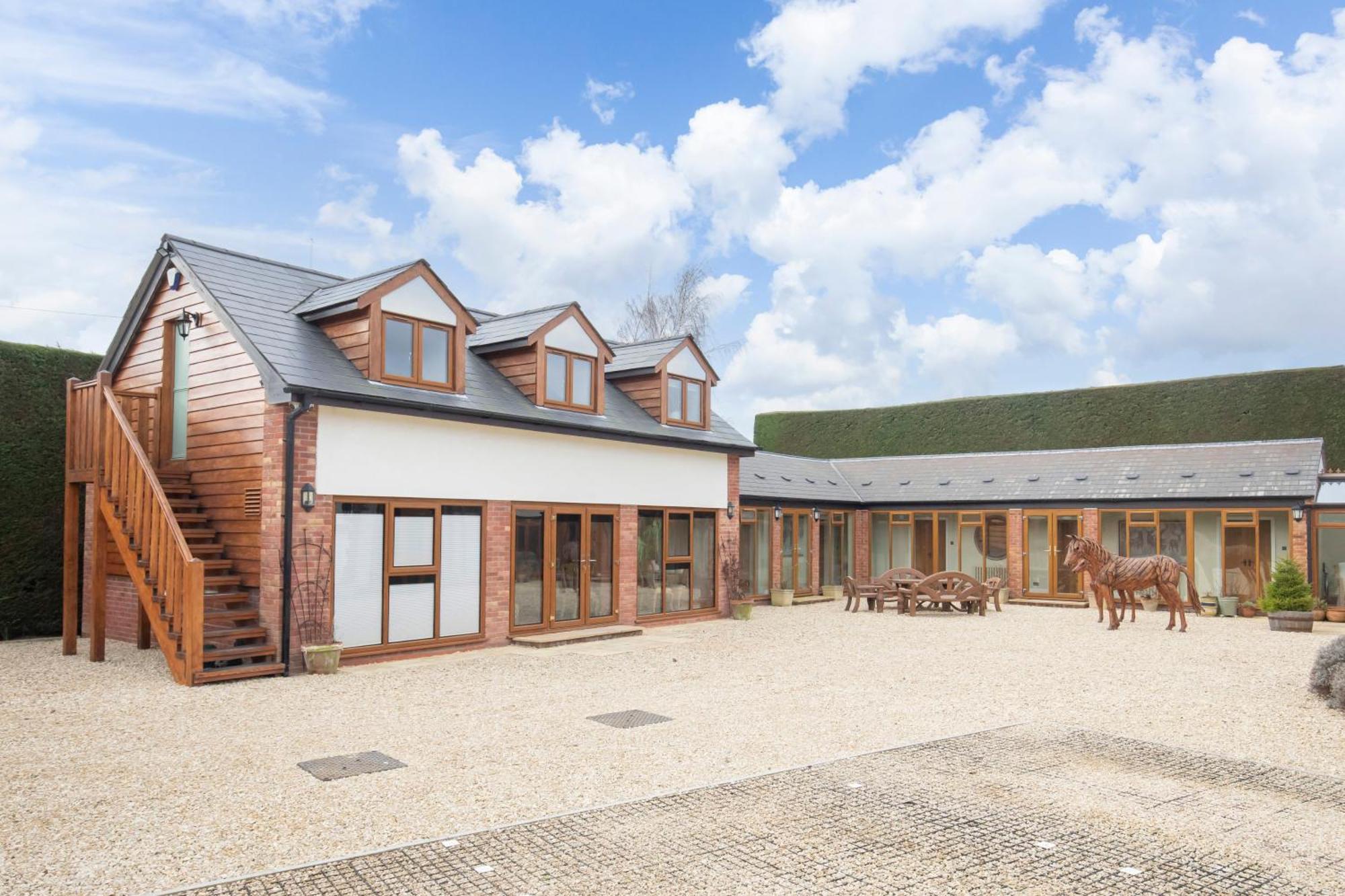 Stable Lodge - Boutique Bed & Breakfast Shurdington Bagian luar foto