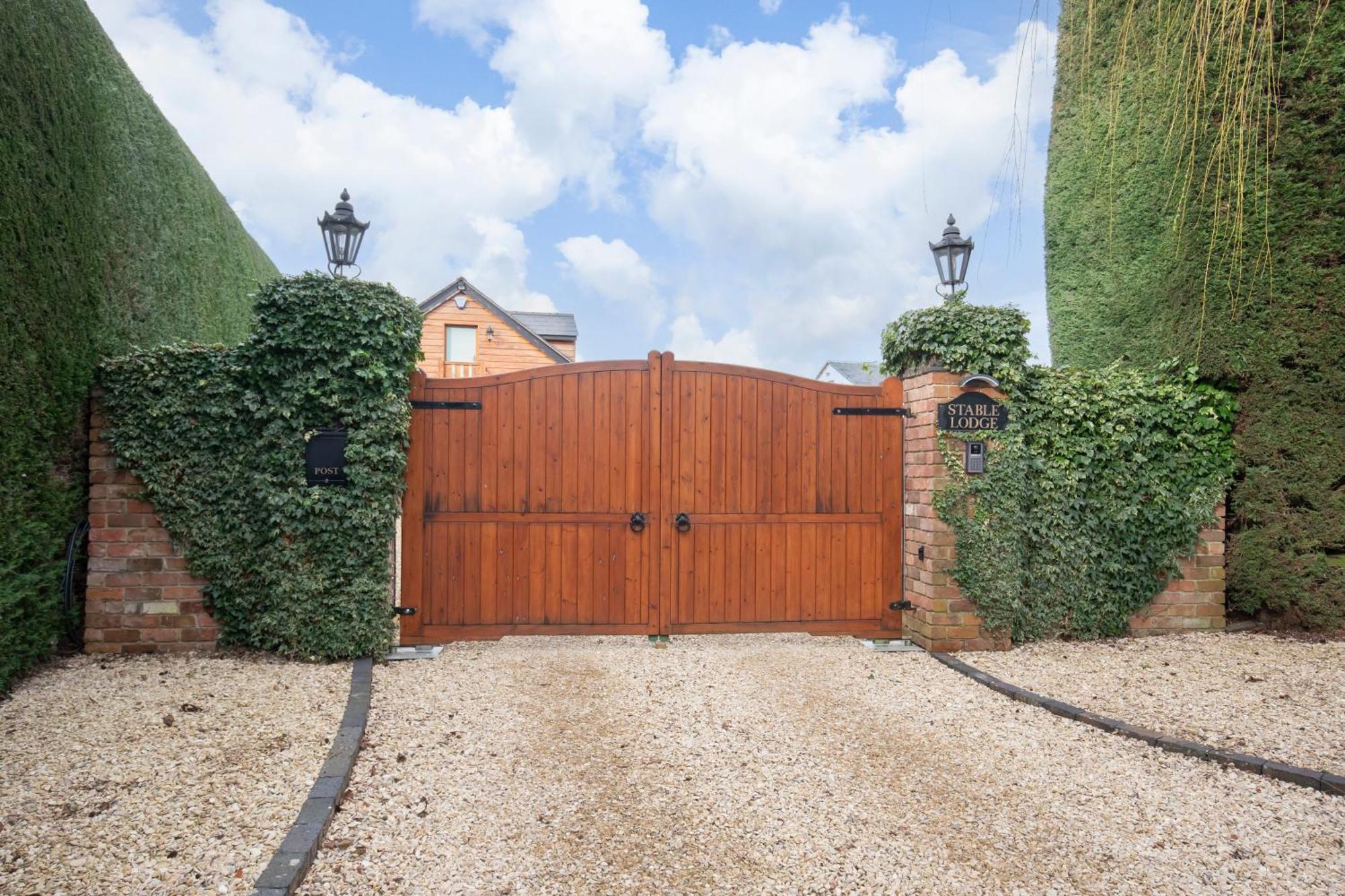 Stable Lodge - Boutique Bed & Breakfast Shurdington Bagian luar foto