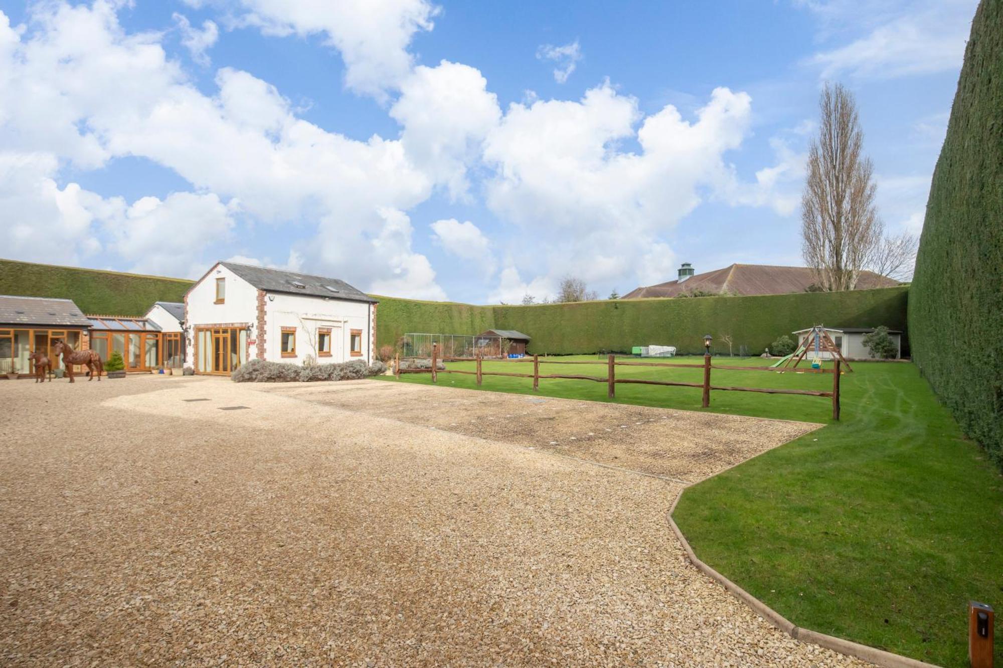 Stable Lodge - Boutique Bed & Breakfast Shurdington Bagian luar foto